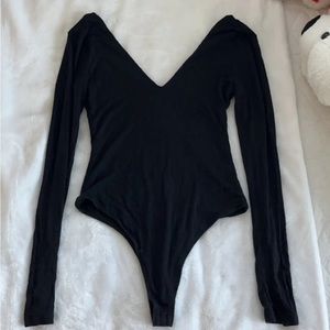 Small V neck long sleeve bodysuit!